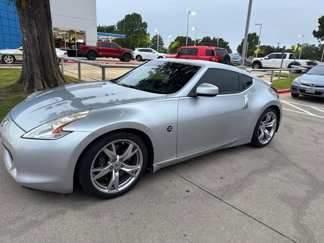Used 2009 Nissan 370Z Coupe w/ Sport Pkg RWD image 2