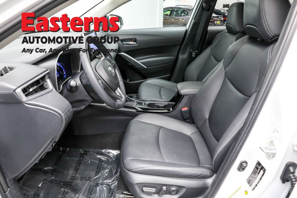 Used 2022 Toyota Corolla Cross XLE w/ Convenience Package image 10