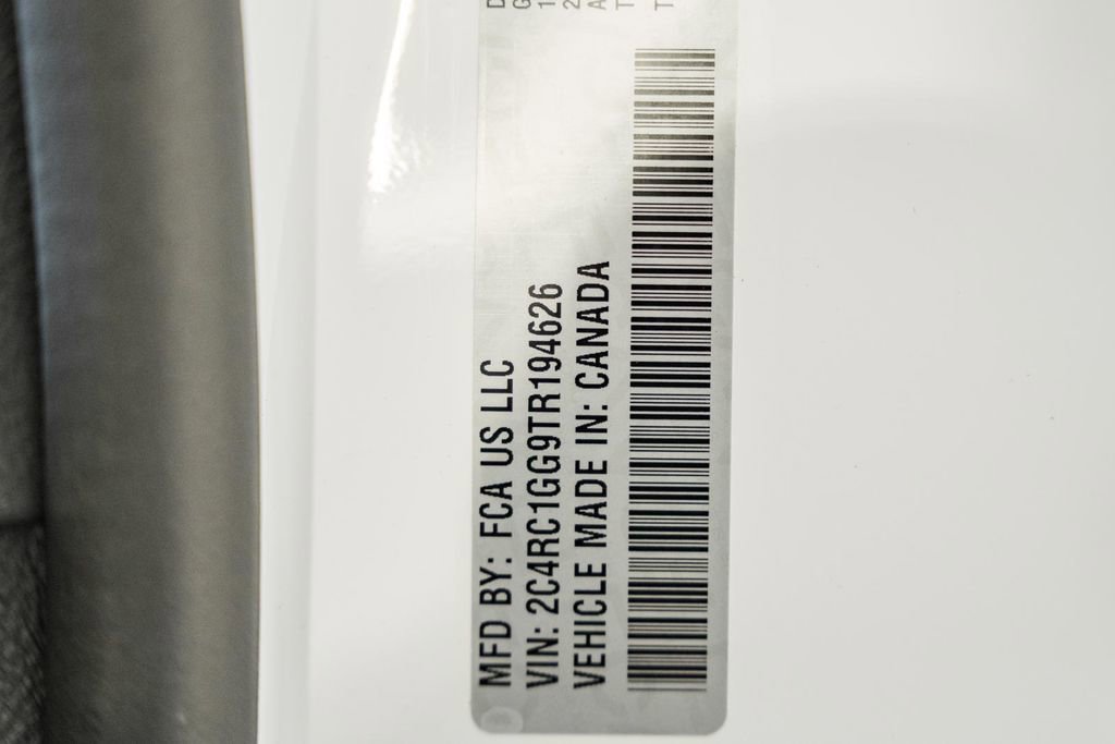 New 2026 Chrysler Pacifica Limited w/ Uconnect Theater Family Group image 40