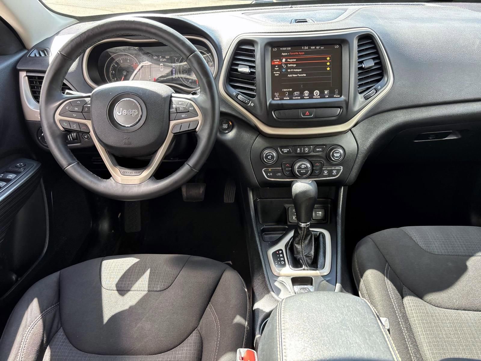 Used 2017 Jeep Cherokee Latitude w/ Comfort/Convenience Group FWD image 27