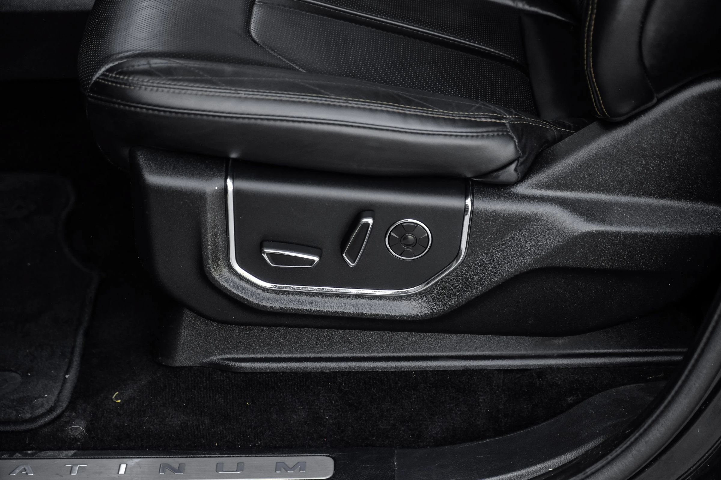 Used 2019 Ford Expedition Max Platinum RWD image 38