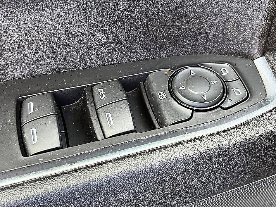 Used 2023 Chevrolet Silverado 1500 LT AWD/4WD image 16
