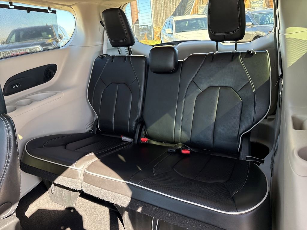 Certified 2023 Chrysler Pacifica Limited image 13