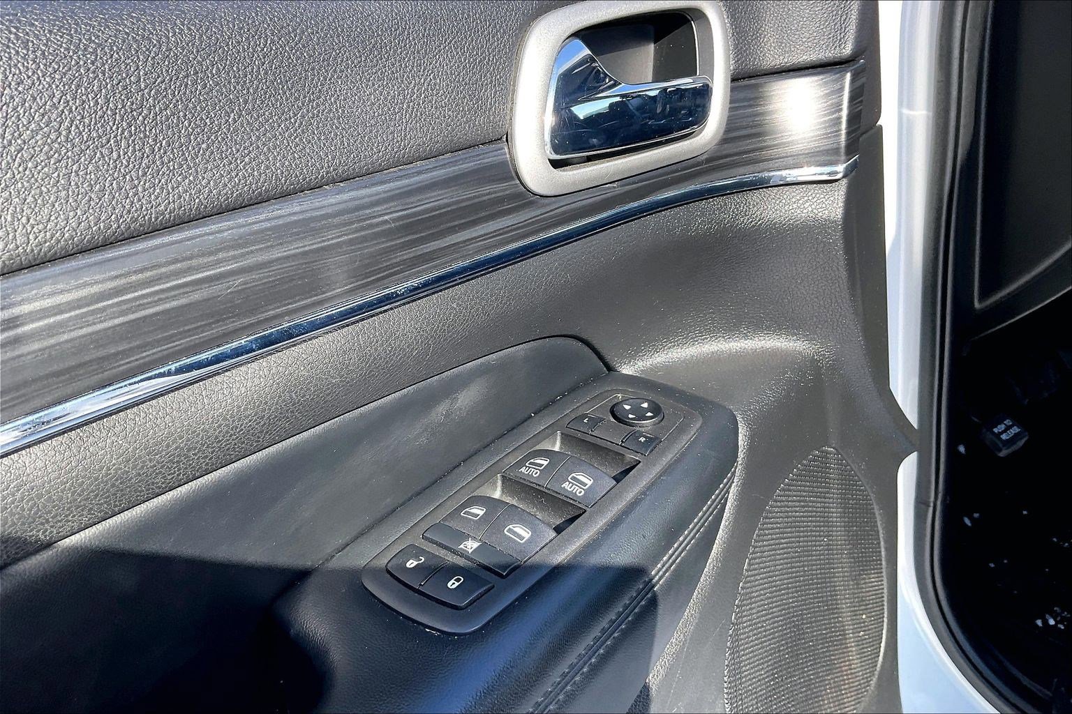 Certified 2022 Jeep Grand Cherokee Limited image 32