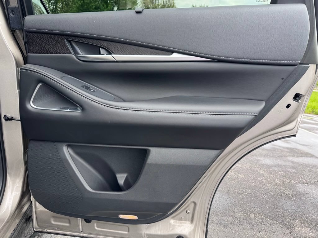 Used 2023 INFINITI QX60 Sensory w/ Cargo Package AWD/4WD image 27