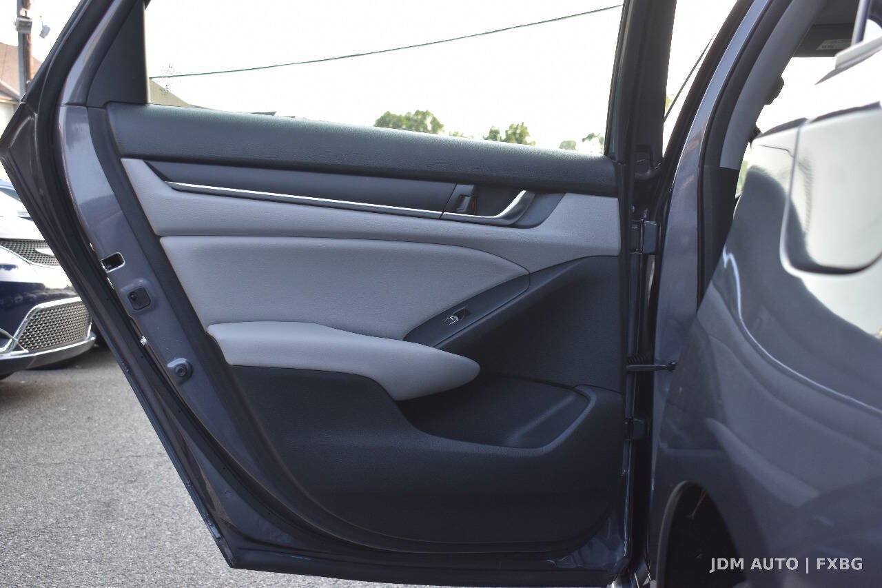 Used 2018 Honda Accord EX image 10