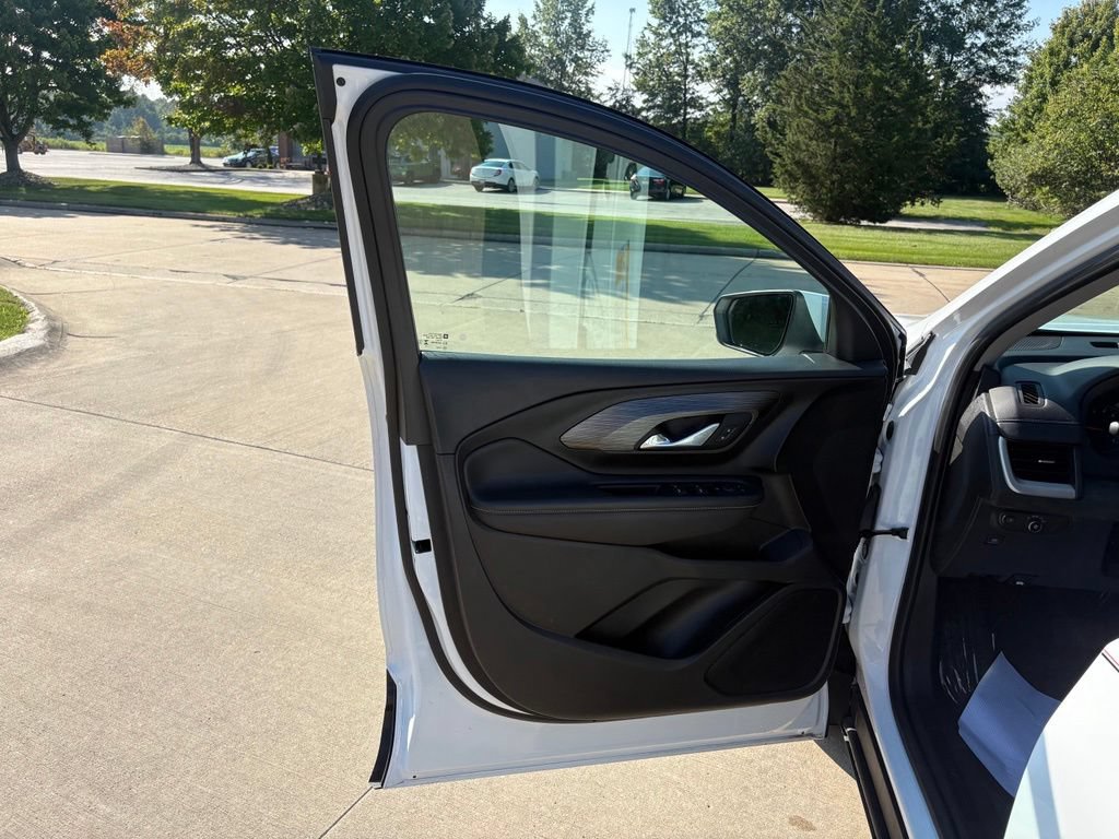 Used 2023 GMC Terrain SLE w/ Driver Convenience Package FWD image 13