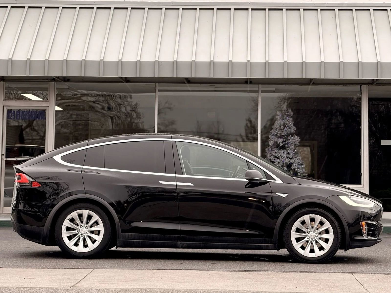 Used 2016 Tesla Model X 75D image 5