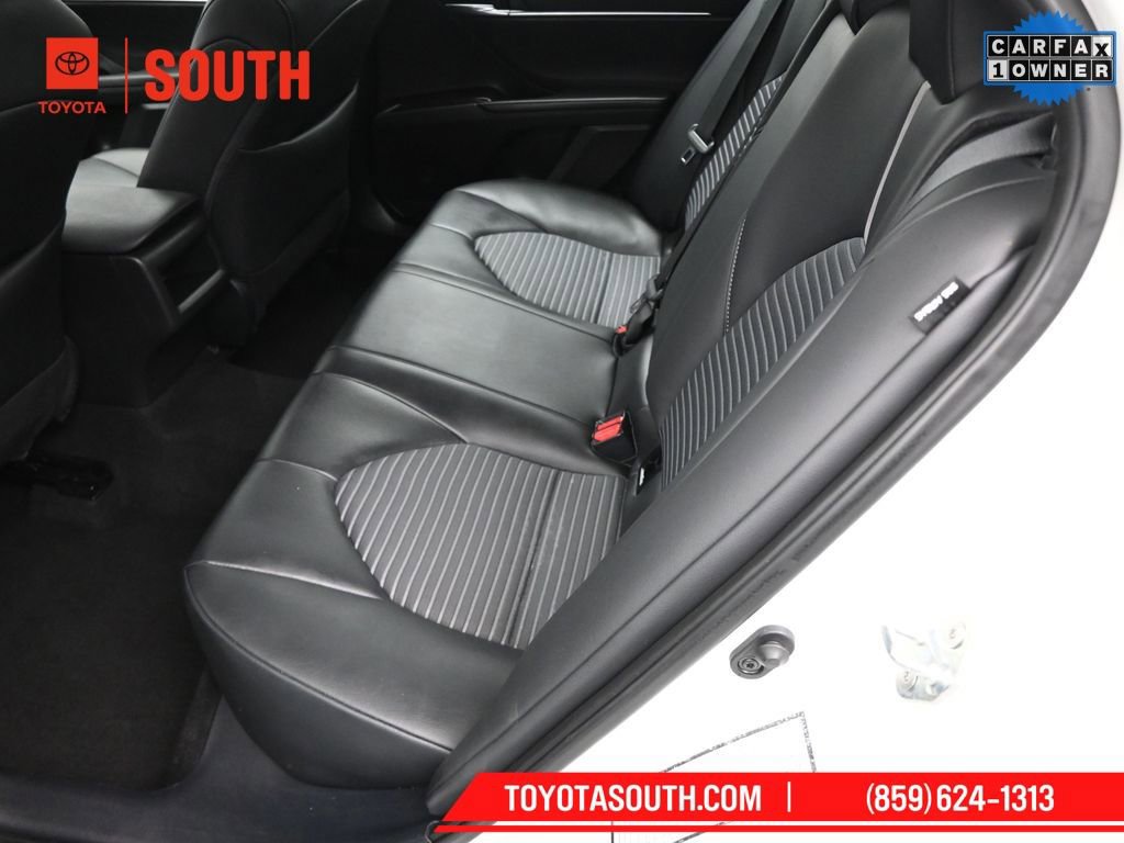 Used 2024 Toyota Camry SE image 10