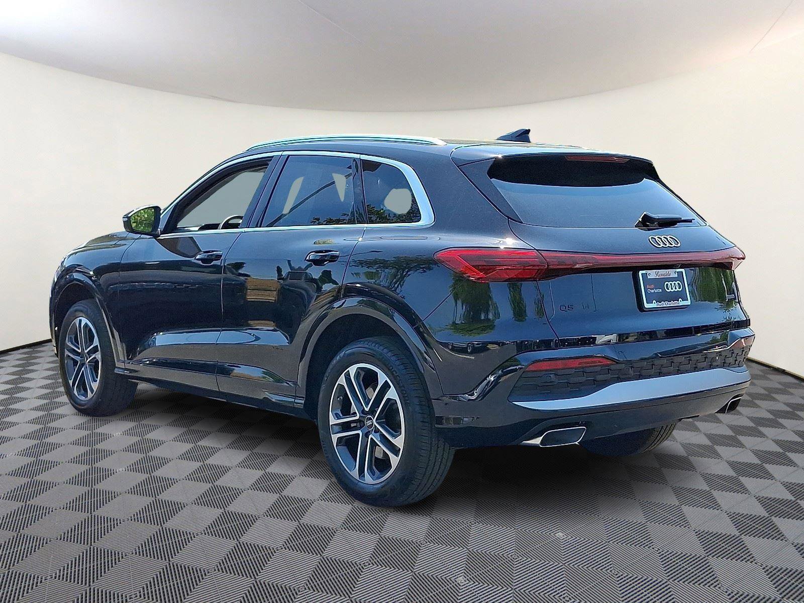 Certified 2025 Audi Q5 Premium w/ Premium Plus AWD/4WD image 4