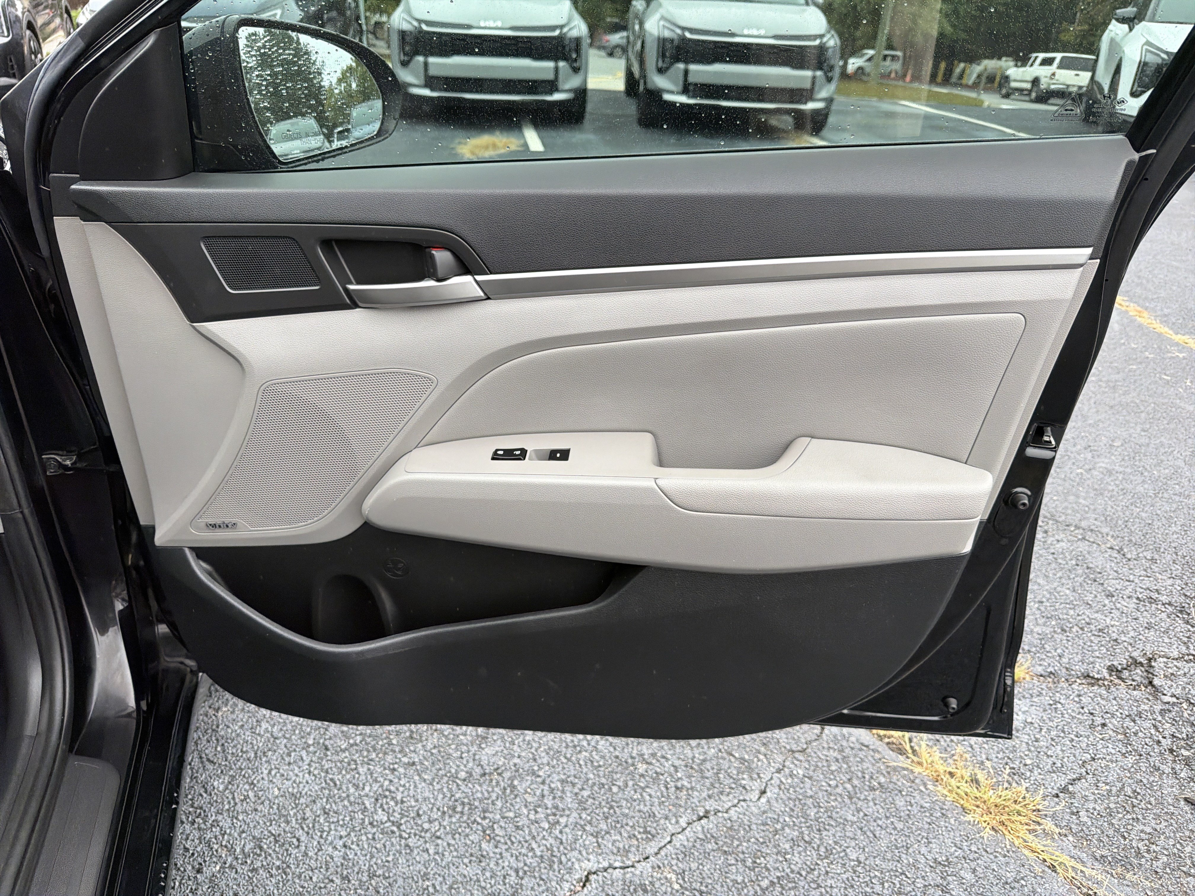 Used 2019 Hyundai Elantra Limited FWD image 12