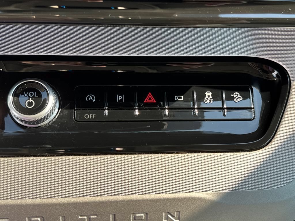 Used 2025 Ford Expedition Active AWD/4WD image 28
