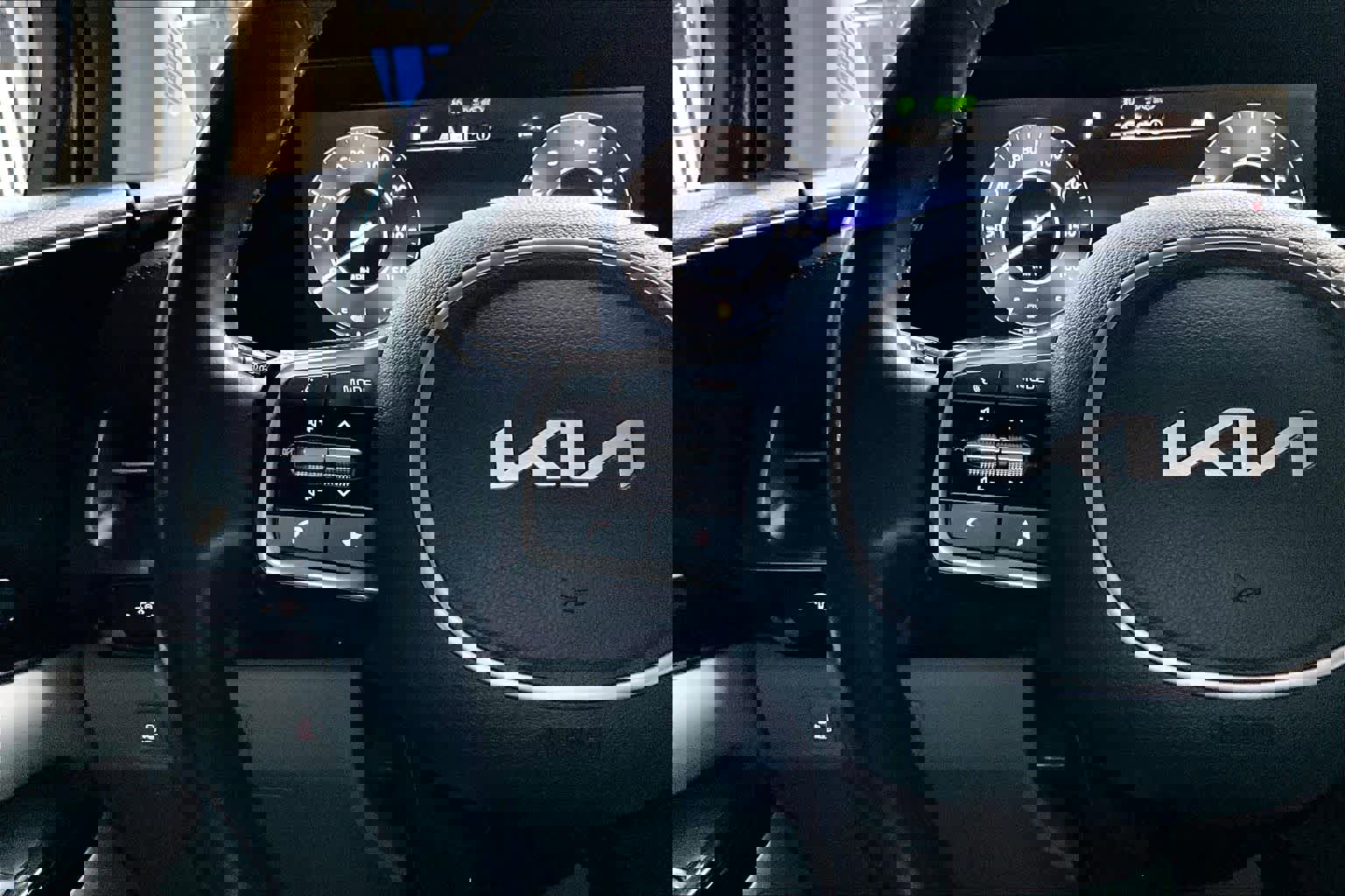 Used 2022 Kia Carnival SX Prestige image 23