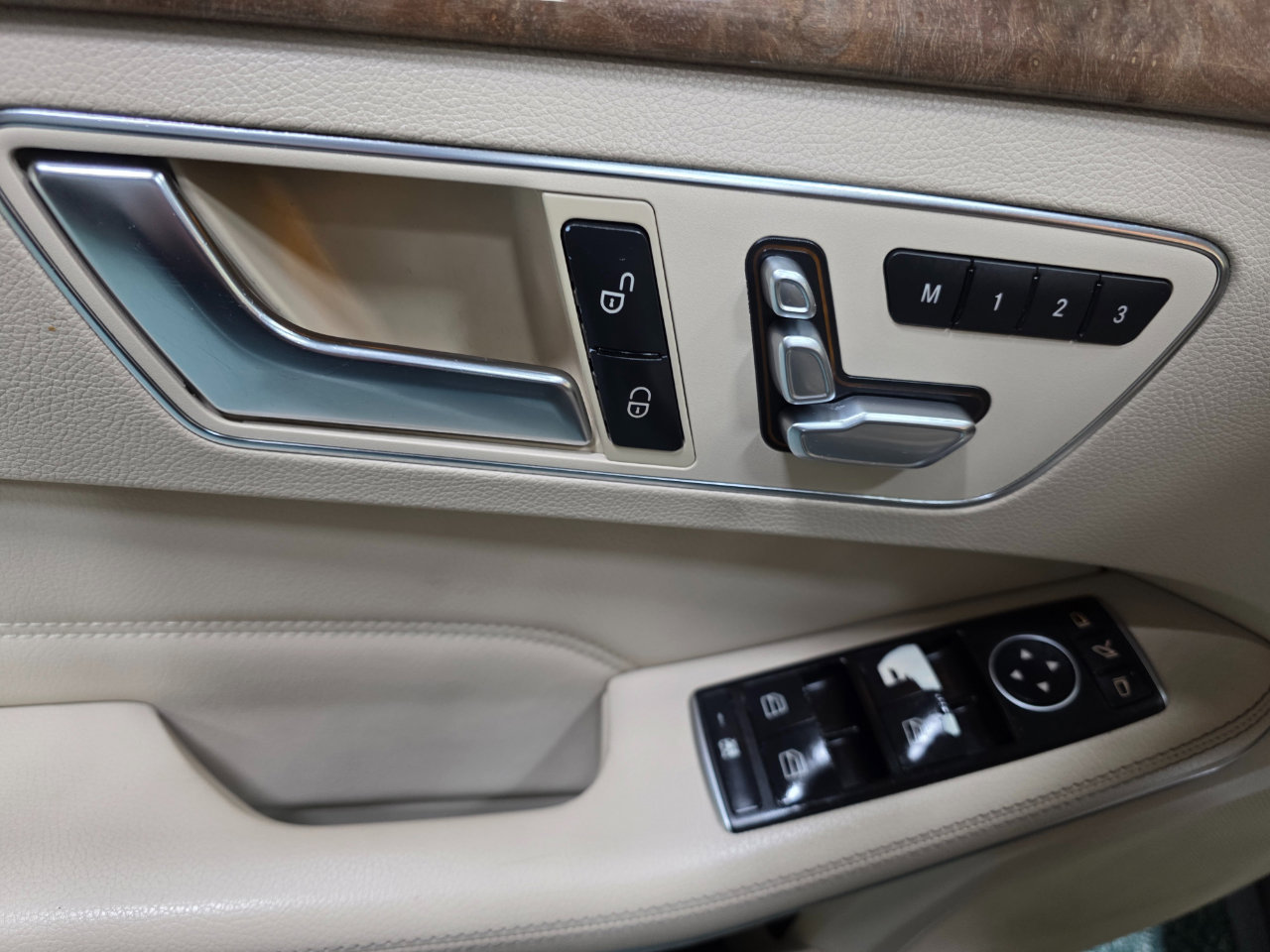 Used 2016 Mercedes-Benz E 350 4dr Sdn E 350 Sport RWD image 17