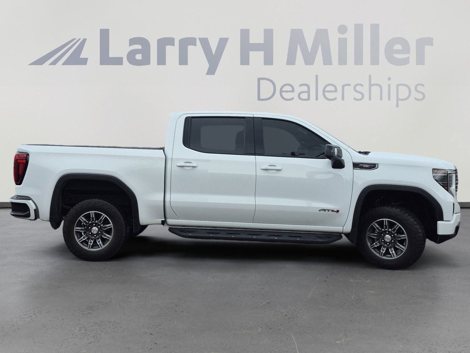 Used 2024 GMC Sierra 1500 AT4 w/ Technology Package image 6