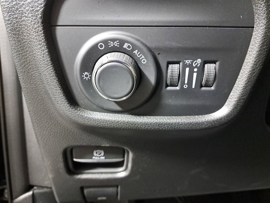 Used 2023 Jeep Grand Cherokee Altitude image 12