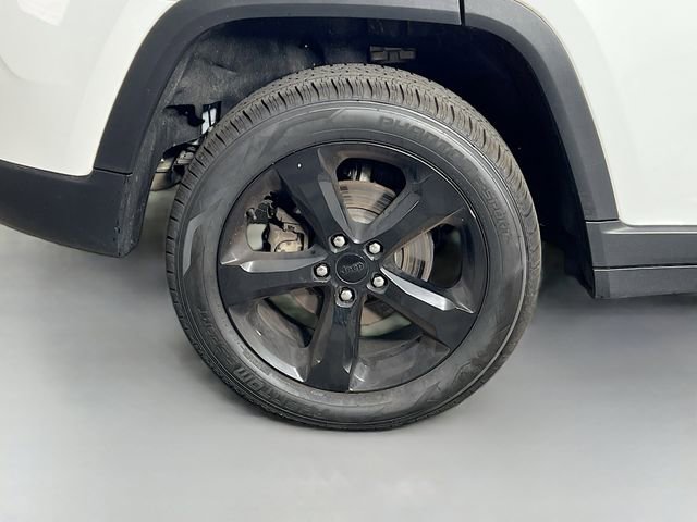 Used 2024 Jeep Grand Cherokee Altitude RWD image 36