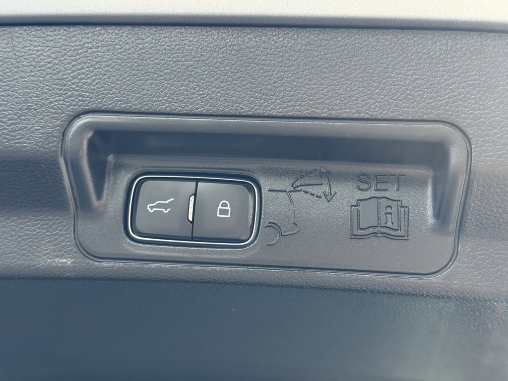 Used 2022 Ford Explorer Limited w/ Equipment Group 301A image 44