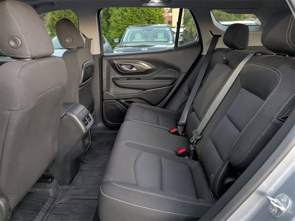 Used 2023 GMC Terrain SLE w/ Driver Convenience Package image 8