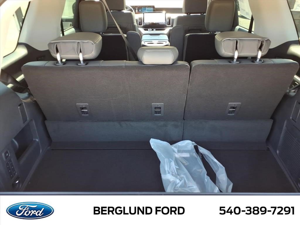 New 2026 Ford Expedition Active AWD/4WD image 11