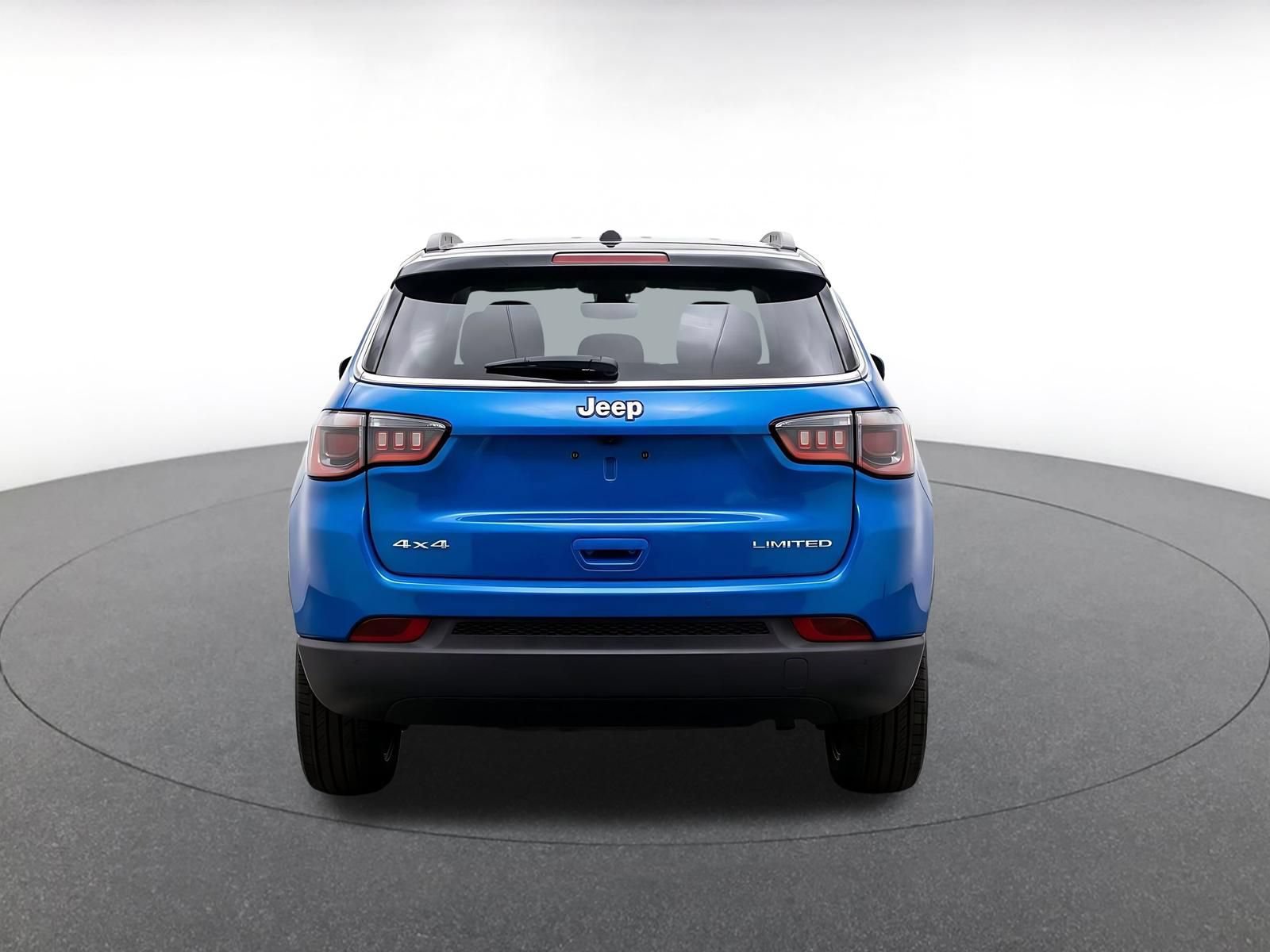 Used 2025 Jeep Compass Limited AWD/4WD image 7