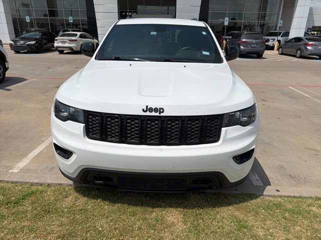 Used 2019 Jeep Grand Cherokee Laredo AWD/4WD image 3
