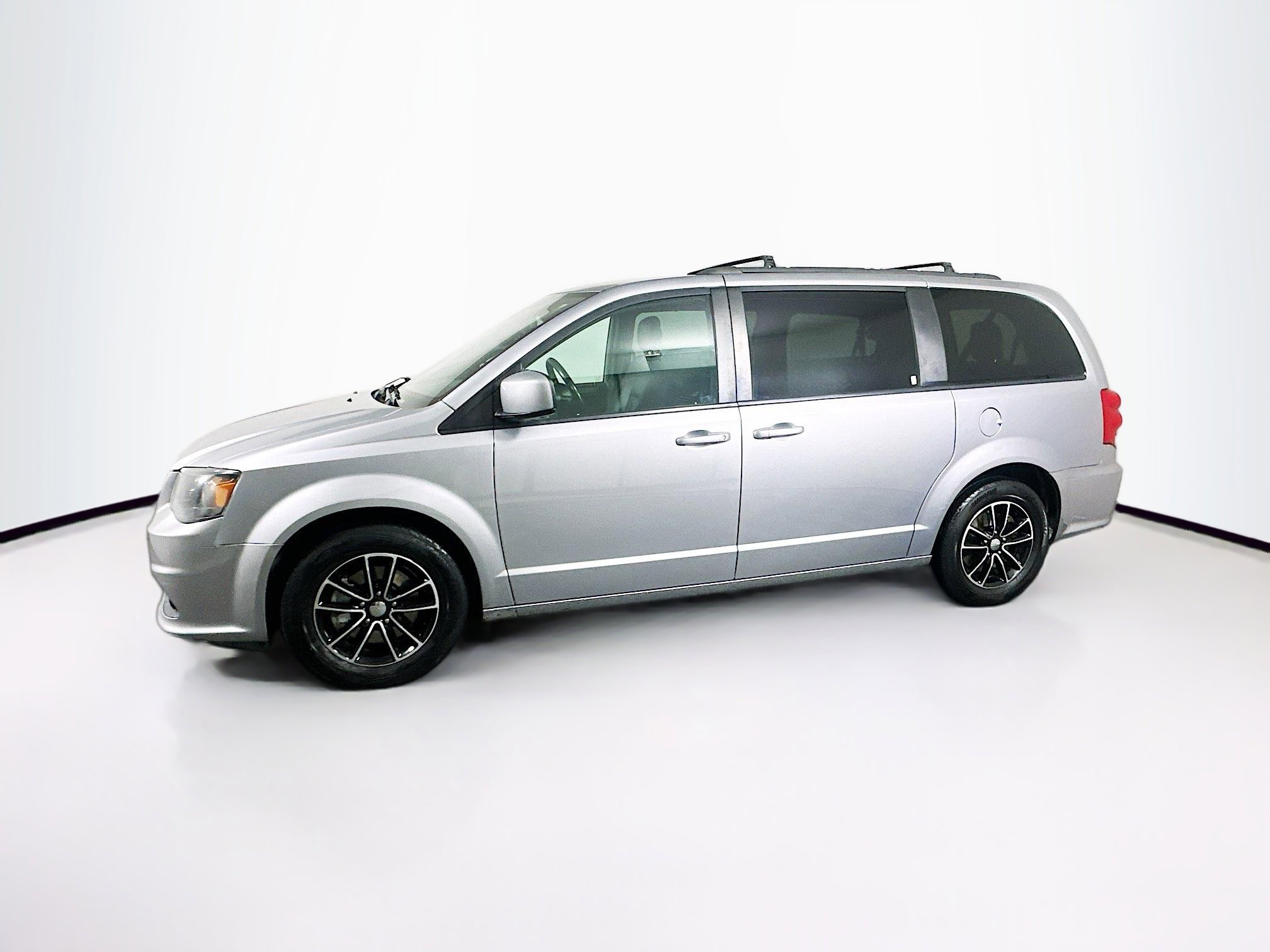 Used 2019 Dodge Grand Caravan GT image 4