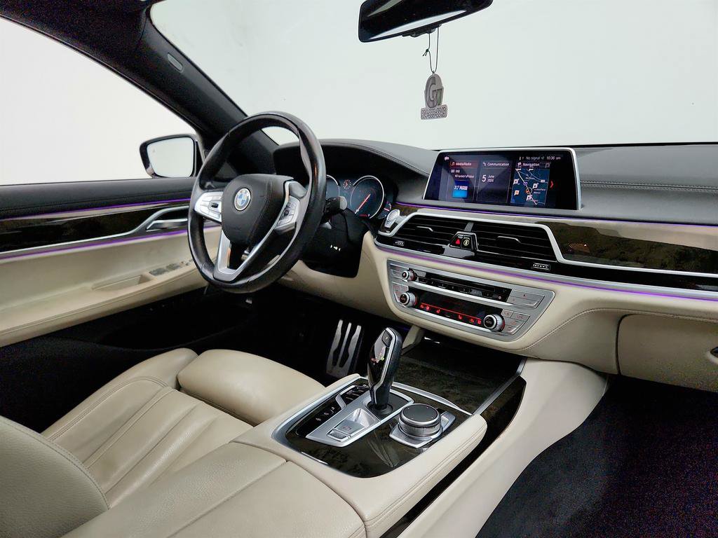 Used 2019 BMW 740i w/ M Sport Package RWD image 26