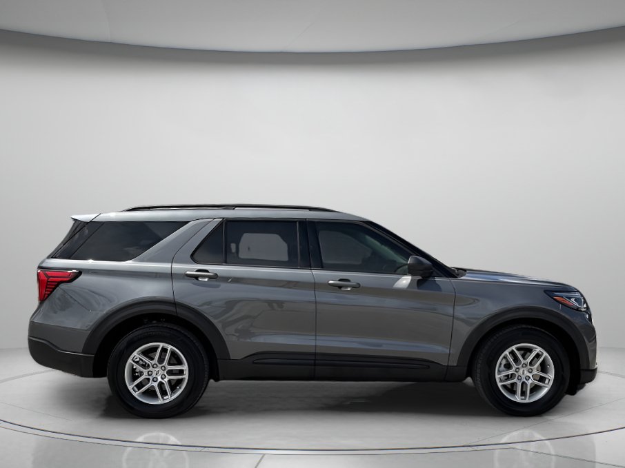 Used 2026 Ford Explorer Active RWD image 2