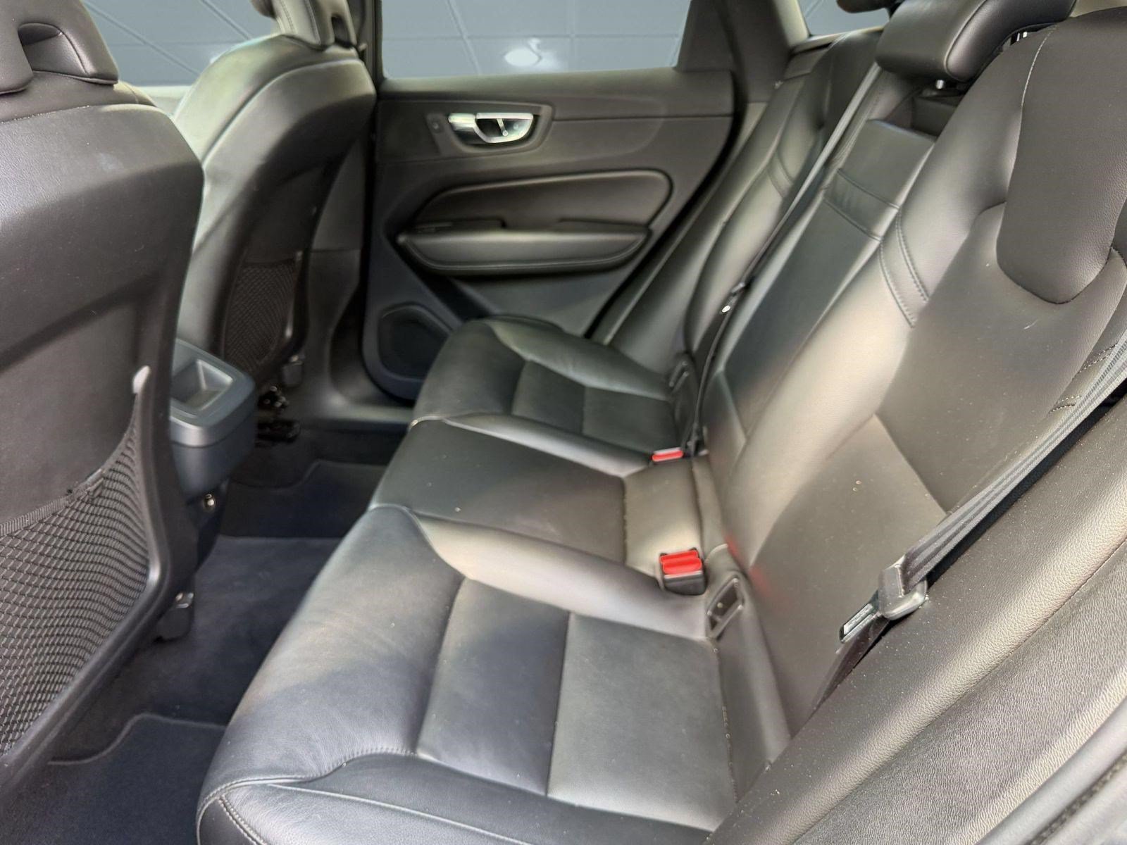 Used 2019 Volvo XC60 T5 Momentum w/ Premium Package FWD image 23