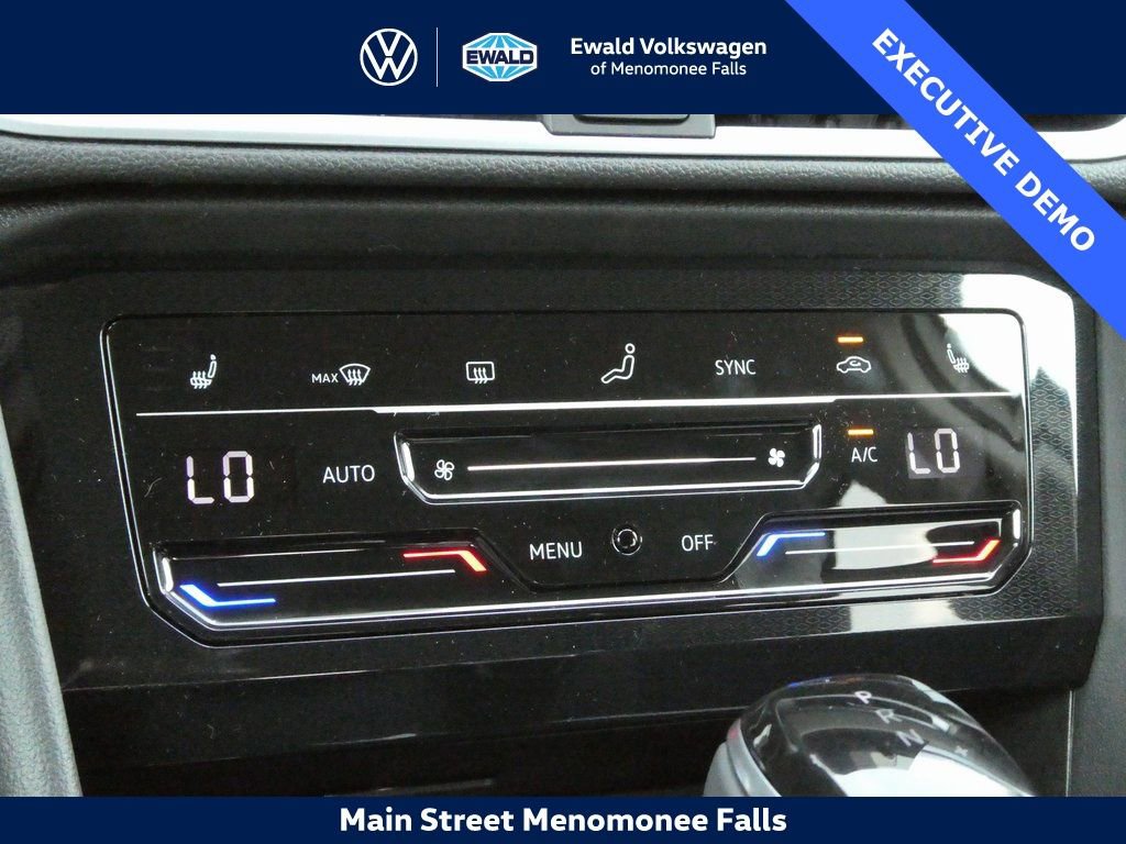 Certified 2025 Volkswagen Taos SE image 18