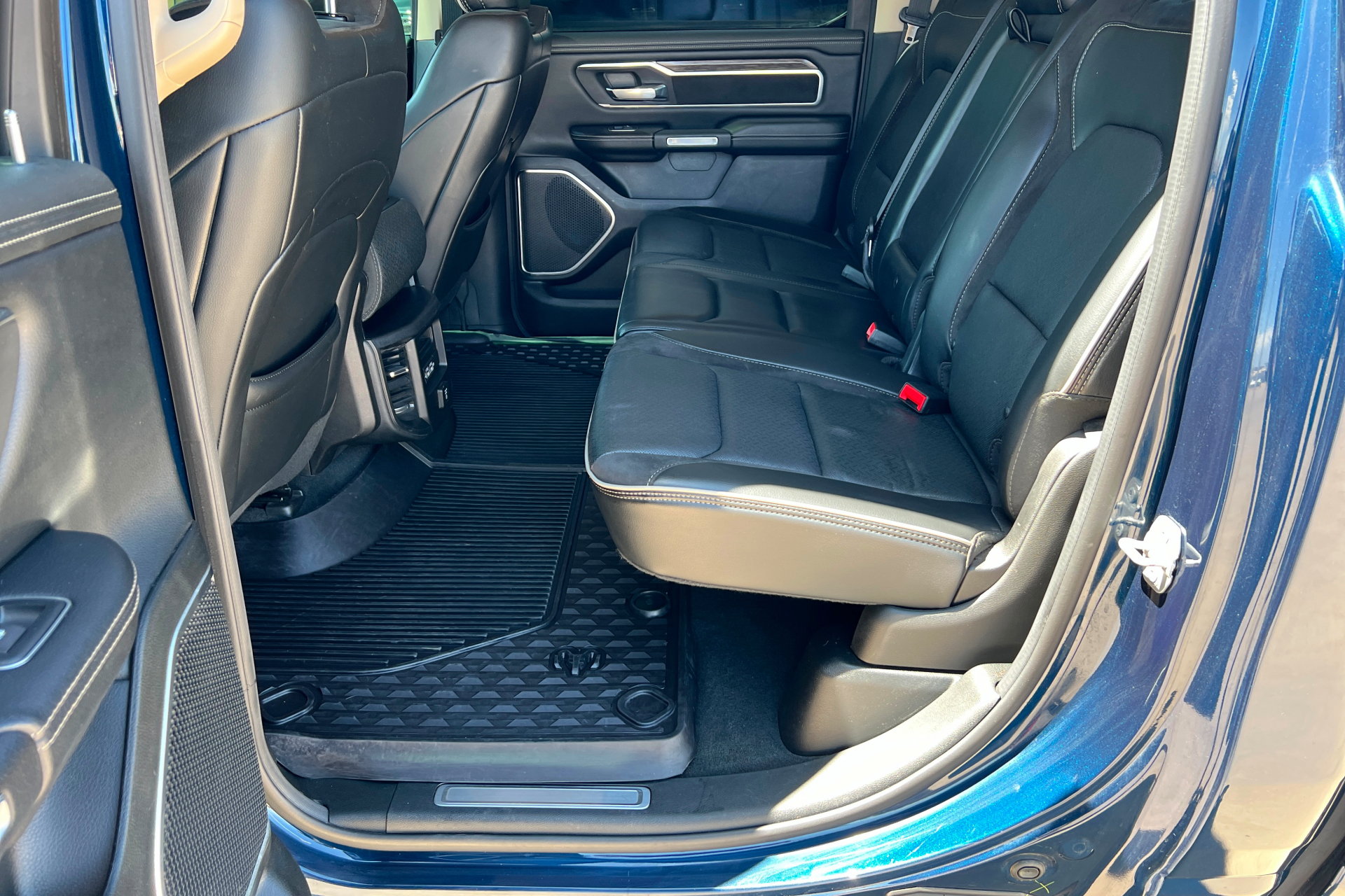 Used 2019 RAM 1500 Laramie w/ Trailer Tow Group AWD/4WD image 21