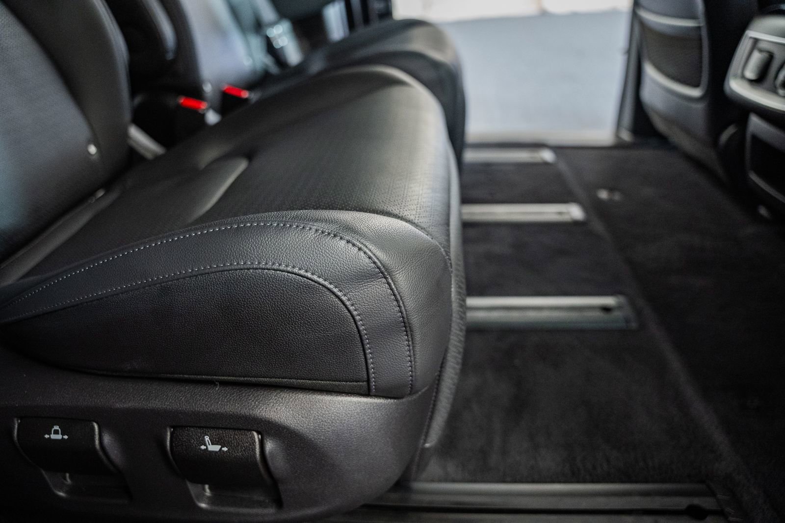 Used 2025 Kia Carnival SX Prestige image 38