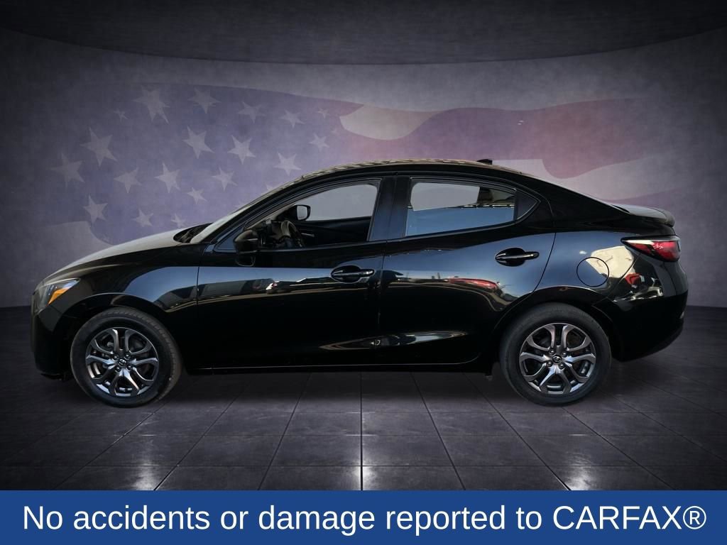 Used 2019 Toyota Yaris LE FWD image 2