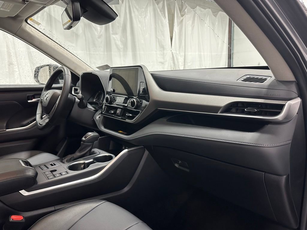 Used 2025 Toyota Highlander XLE image 69