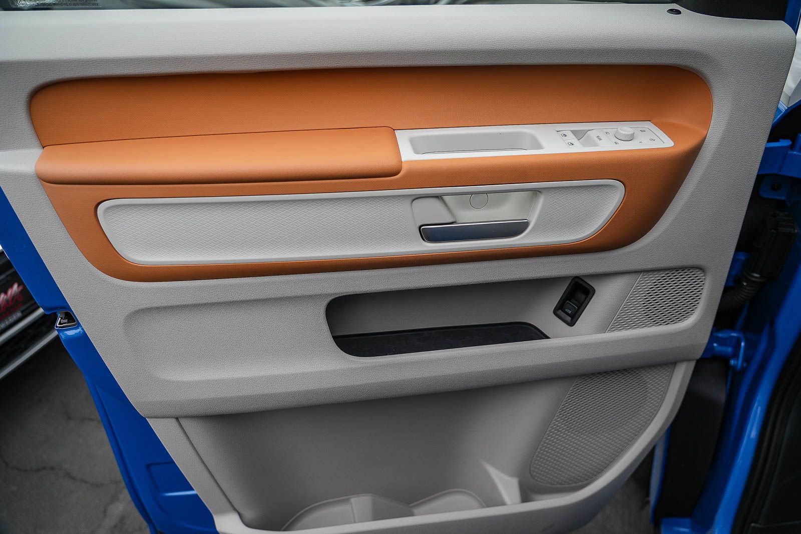 Certified 2025 Volkswagen ID. Buzz 1st Edition RWD image 22