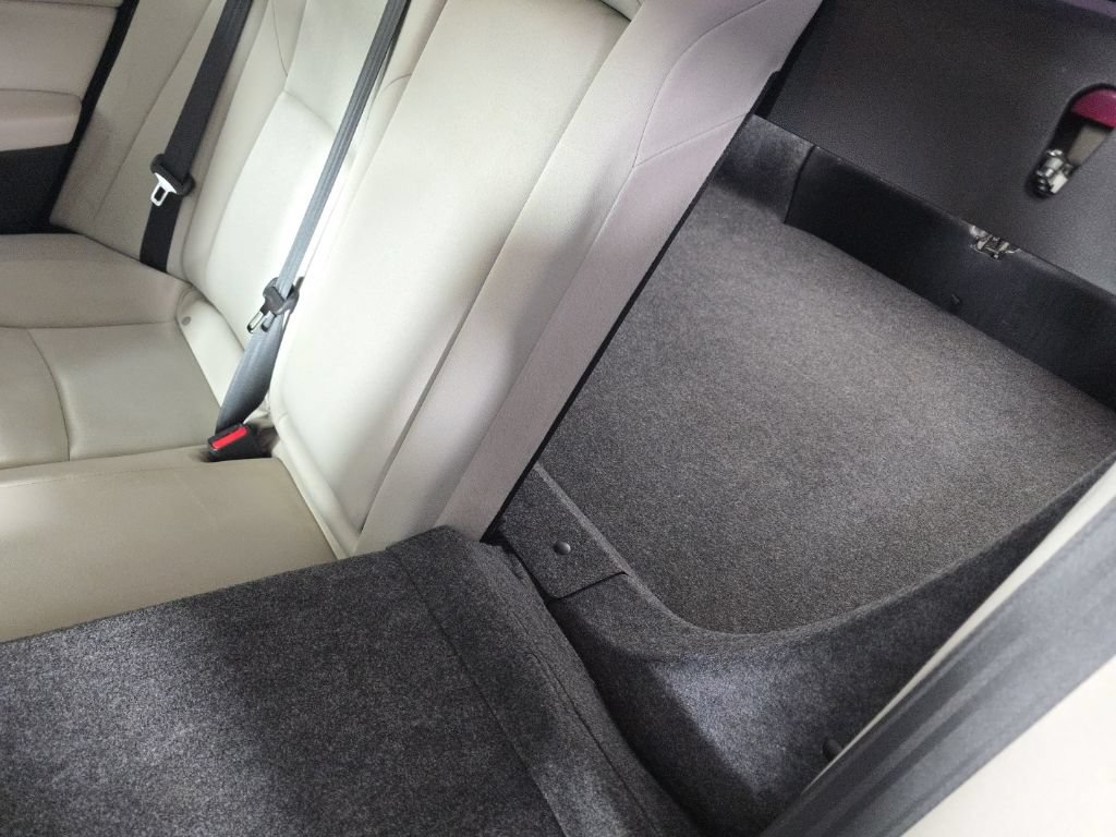 Used 2018 Honda Accord EX image 32