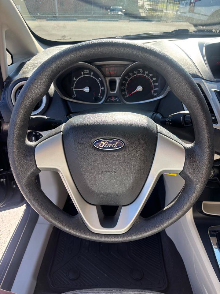 Used 2012 Ford Fiesta SE FWD image 9
