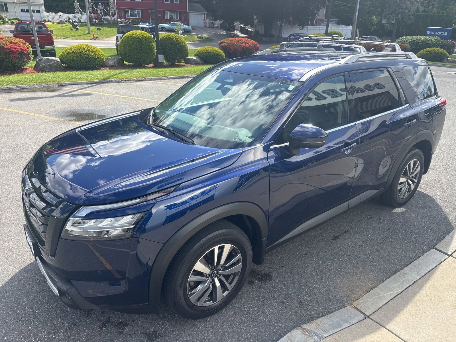 Used 2022 Nissan Pathfinder SL w/ SL Black Package AWD/4WD image 7