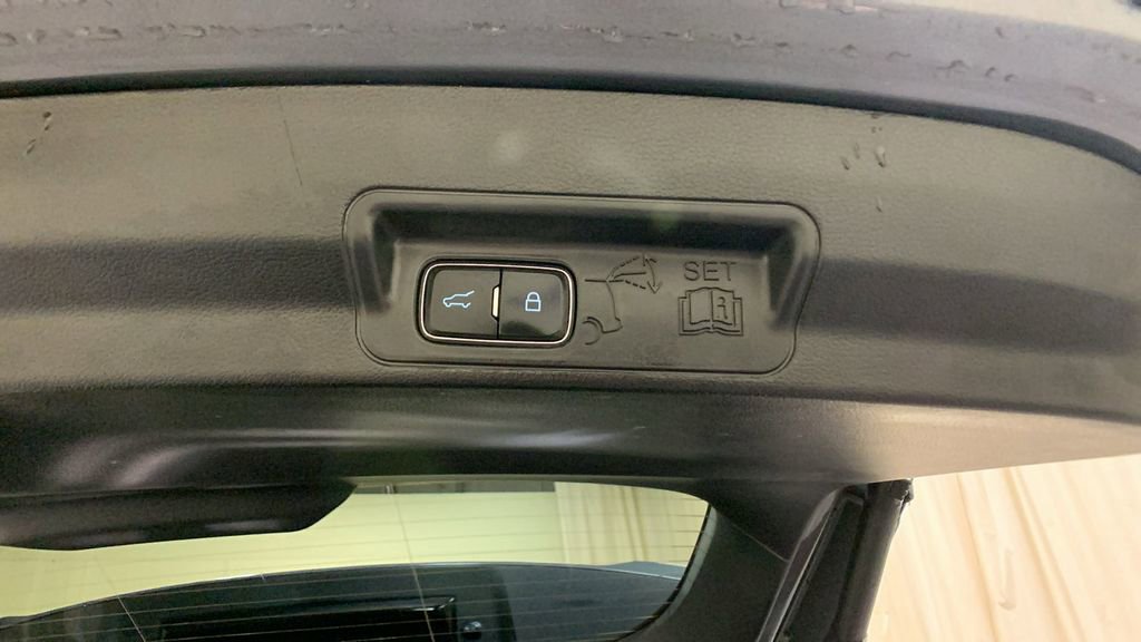 Certified 2022 Ford Explorer XLT w/ Equipment Group 202A image 21