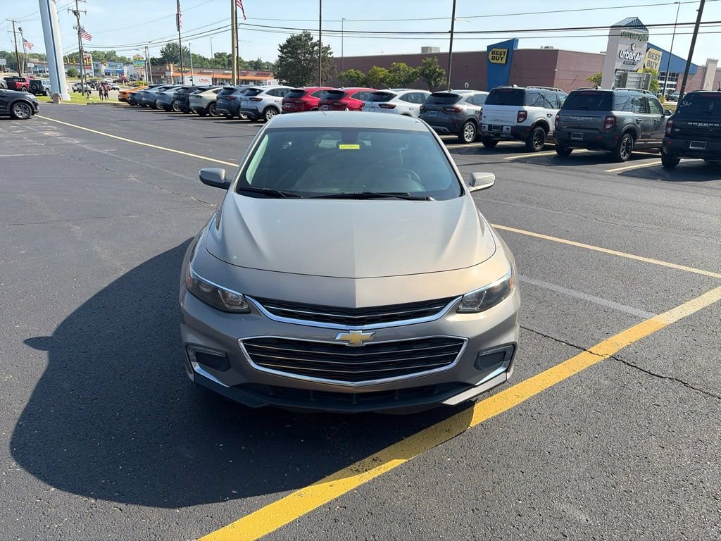 Used 2017 Chevrolet Malibu LT FWD image 2