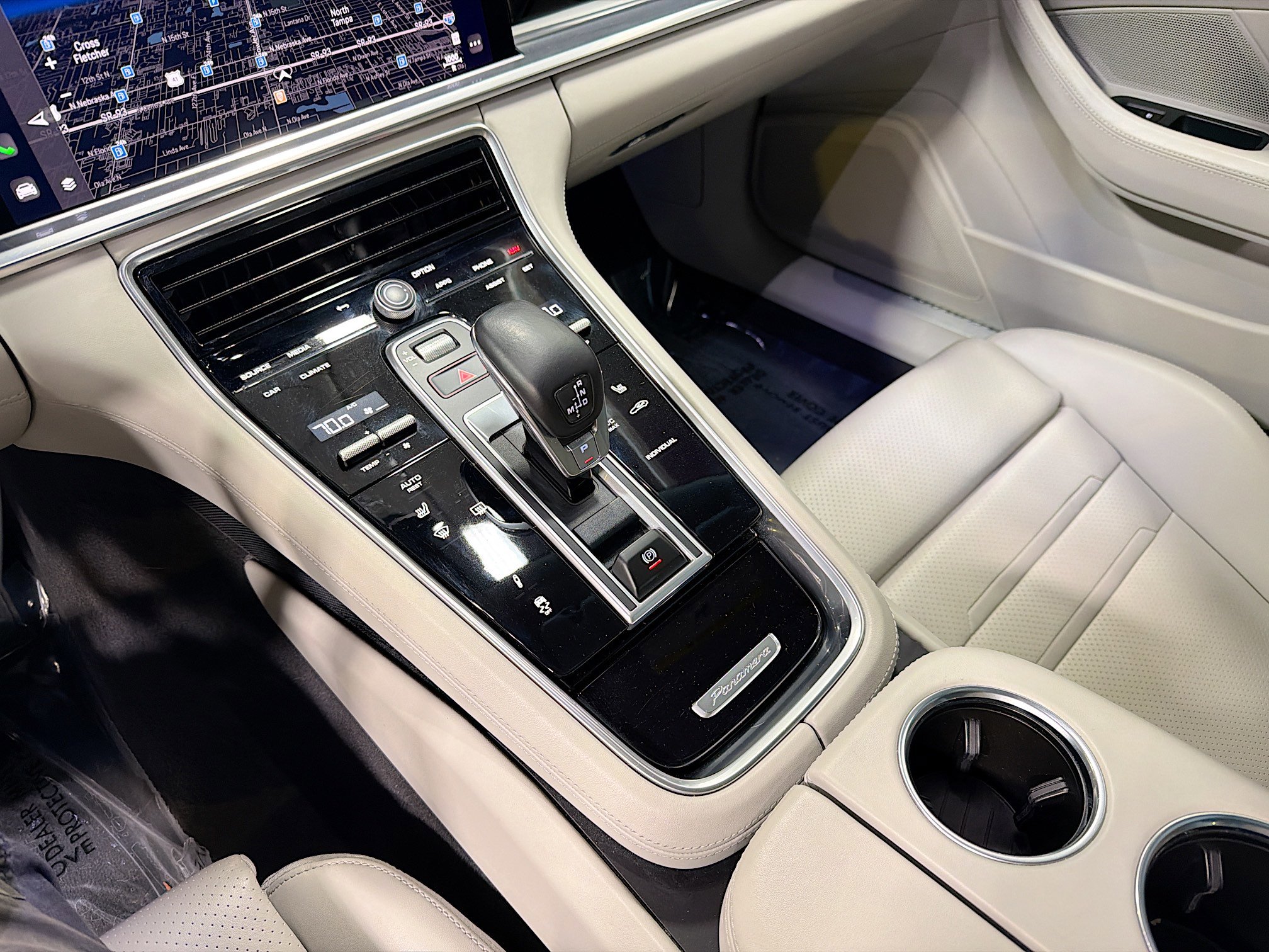 Used 2023 Porsche Panamera image 30