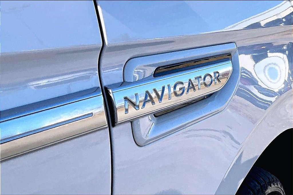Used 2019 Lincoln Navigator Select image 11