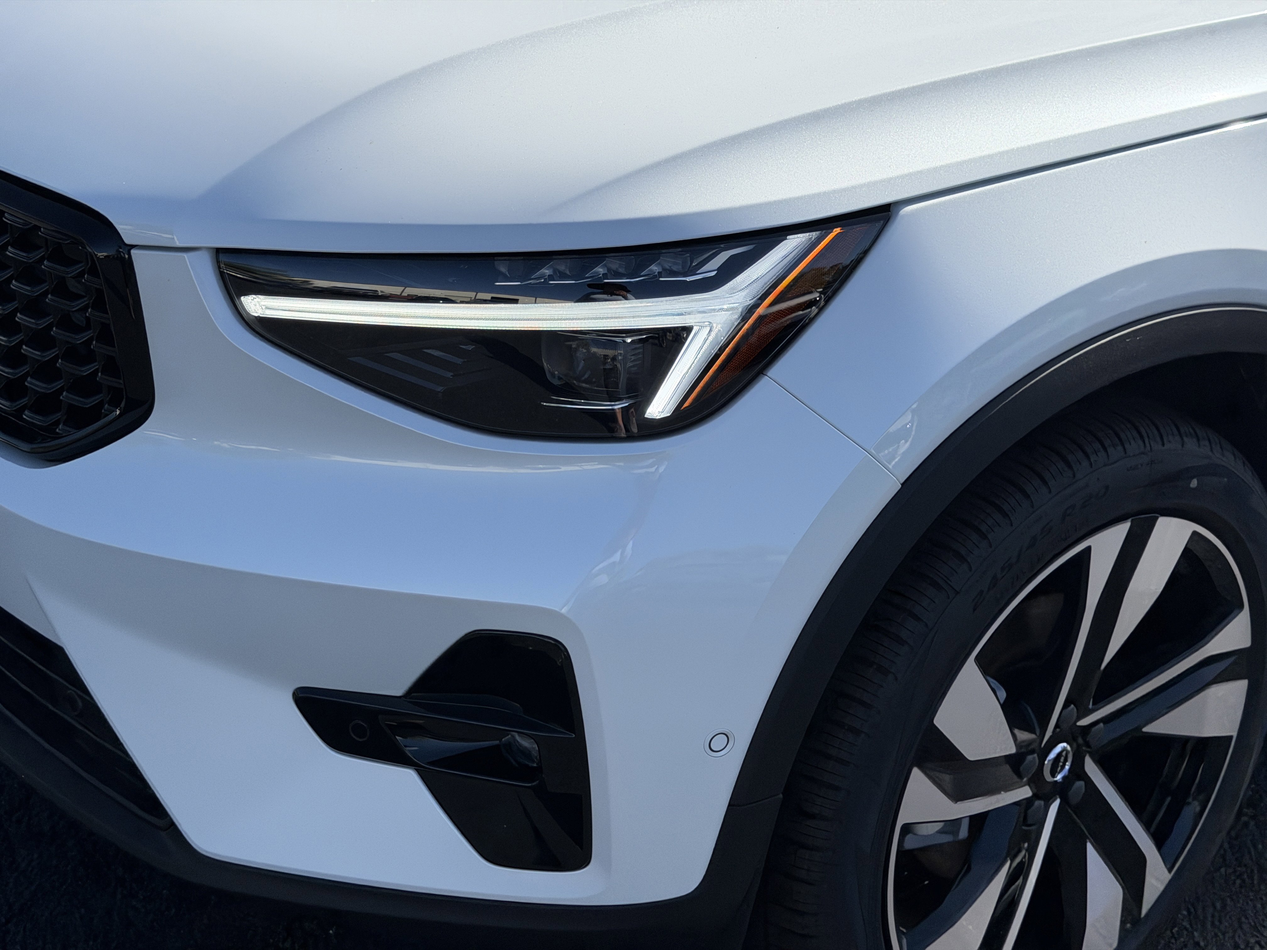 New 2026 Volvo XC40 B5 Ultra w/ Protection Package Premier AWD/4WD image 8