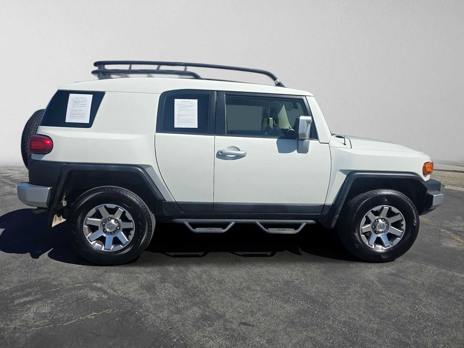 Used 2014 Toyota FJ Cruiser 4WD w/ Convenience Package image 2