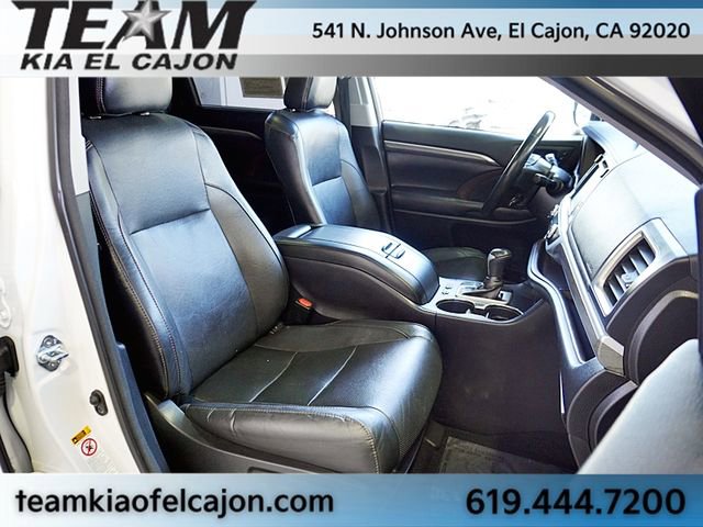 Used 2017 Toyota Highlander Limited Platinum image 12