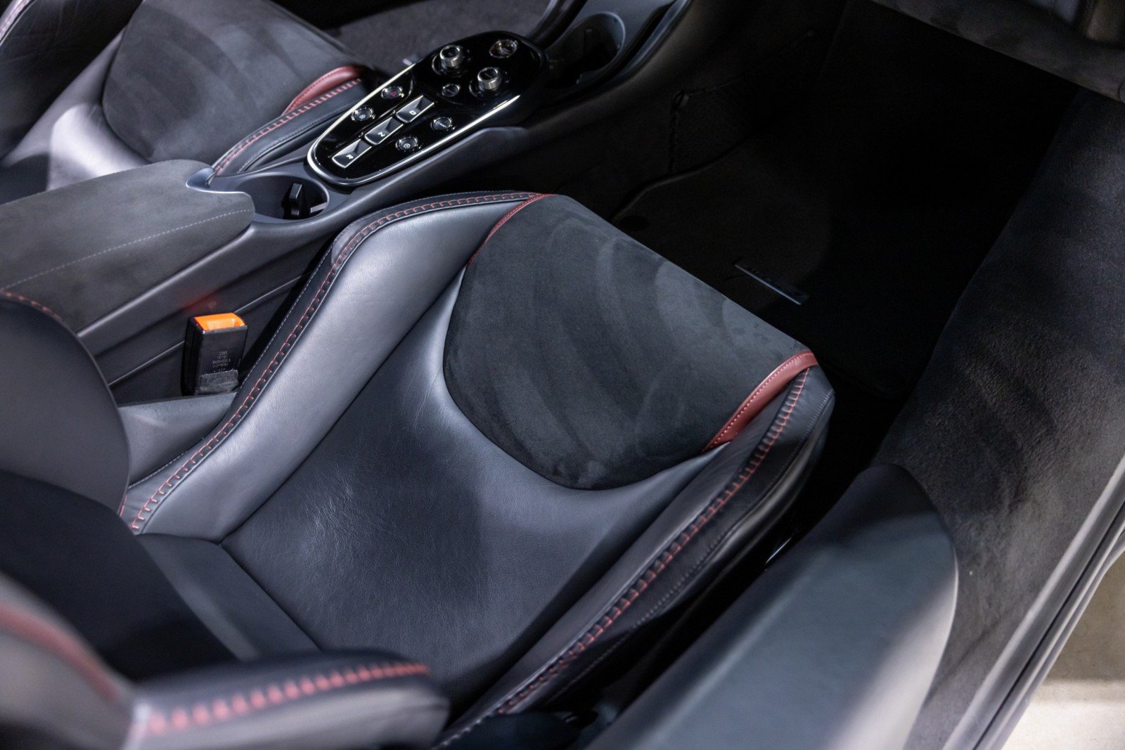 Used 2022 McLaren GT RWD image 28