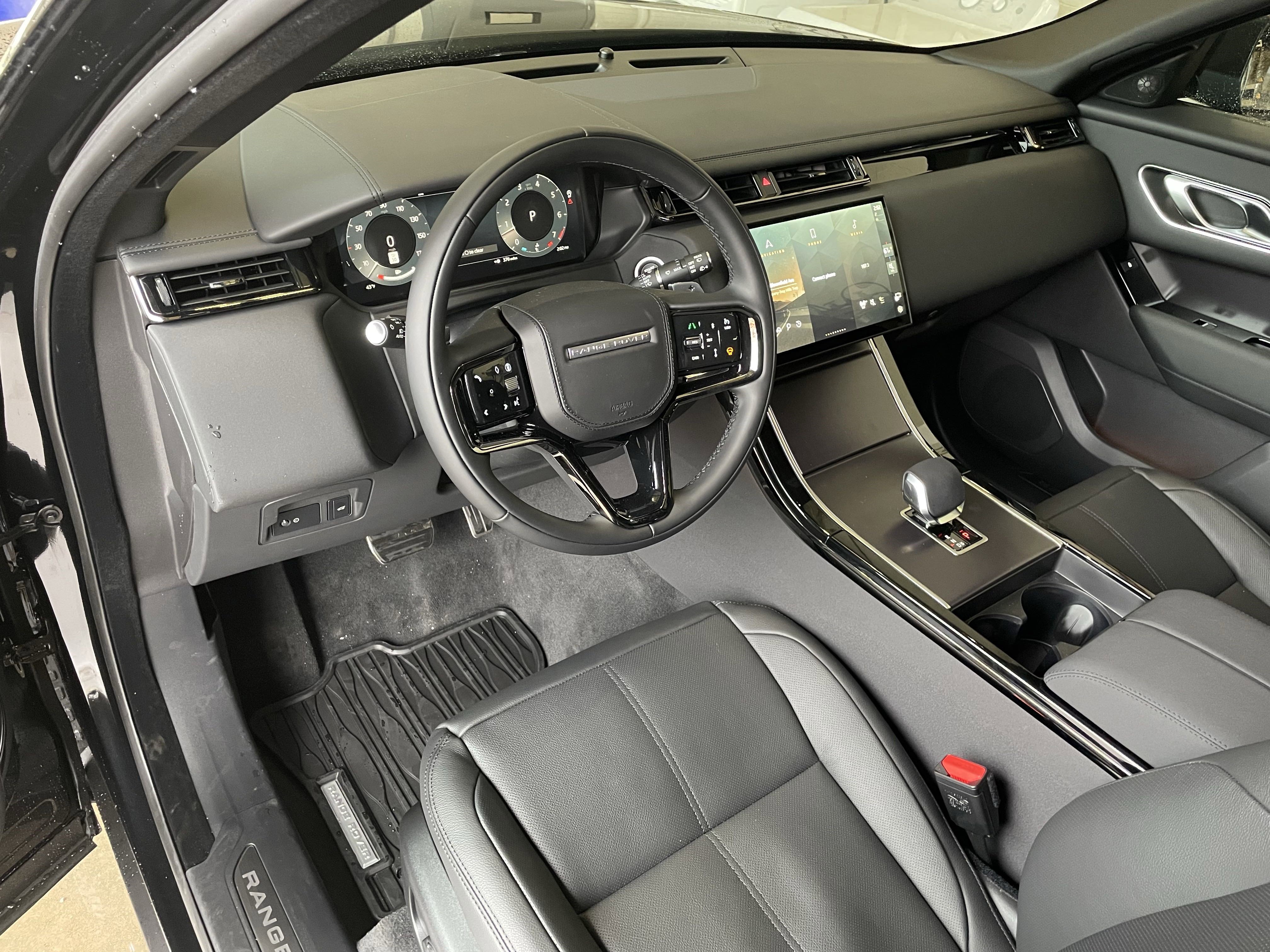 New 2026 Land Rover Range Rover Velar Dynamic SE image 13