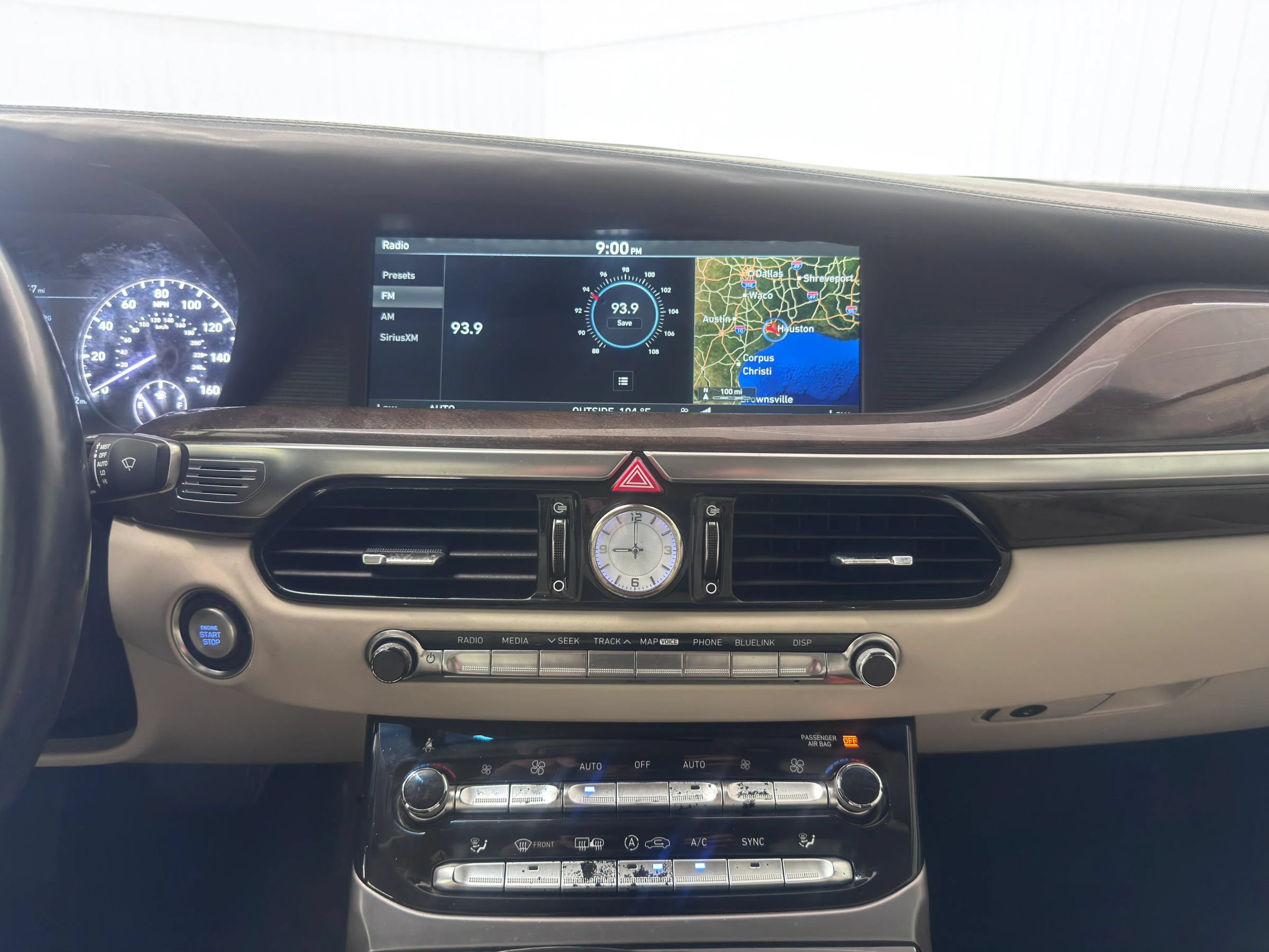 Used 2017 Genesis G90 3.3T Premium RWD image 18