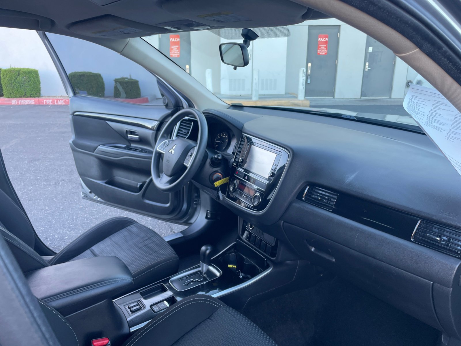 Used 2019 Mitsubishi Outlander ES image 31